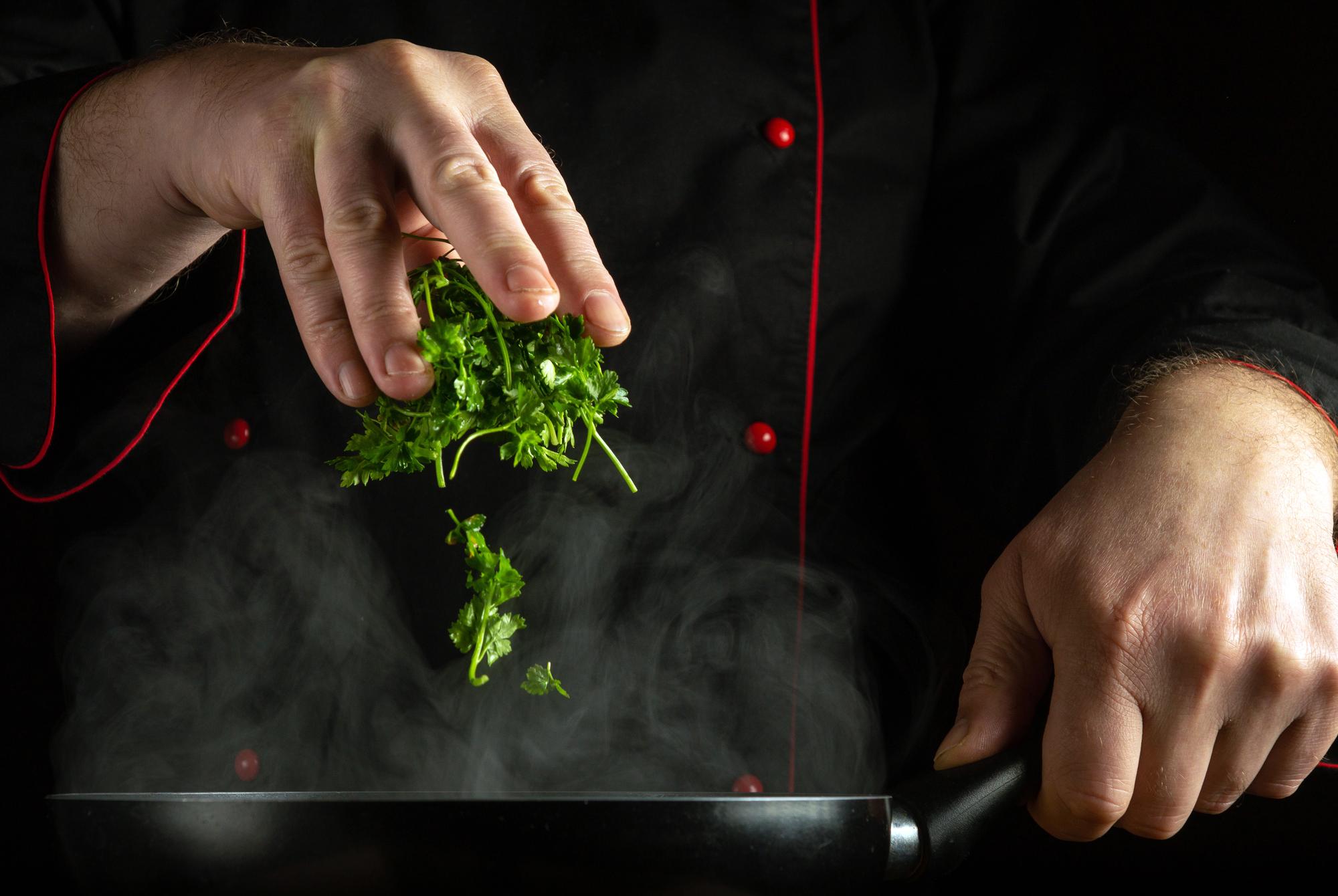 Dettaglio mani chef